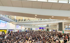 【萬人接機】第2日集會抵港大堂滿參加者 高喊「香港人加油」
