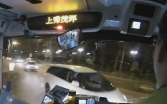 【片段】七人车让线前涉「亡命狂冲」 巴士急刹避过一劫