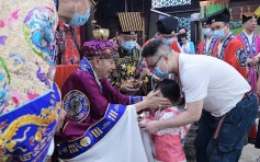近130名兒童青少年參與黃大仙師上契結緣儀式