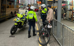 警港島一連兩日打擊電動單車及單車違例 拘捕一名男子 發20張傳票