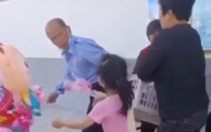 陝西景區保安疑粗暴驅趕攤販 女童受驚哭喊「不賣了」