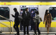 中国周二起暂停日本旅客免签 阻病毒反向输入华