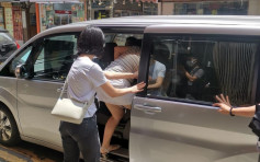 警元朗扫黄打击街头卖淫 拘39岁本地女子