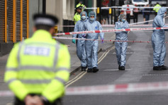  伦敦街头男子疑持刀袭警 刺伤两名警员