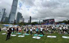 「青途」油尖旺民政处合办健康巡礼活动 打破多人做双人瑜伽轮世界纪录