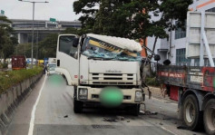 青衣路兩車相撞3人傷 貨車車頭凹陷乘客位幾被劏開