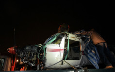 失事小型飞机吊回地面被解体　送民航处总部调查