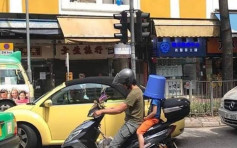 維港會：小童乘電單車用水桶當頭盔 網民笑住鬧司機罔顧安全