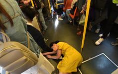 【大三罢】轻铁屯门站女子不适晕倒 有不同政见乘客对骂