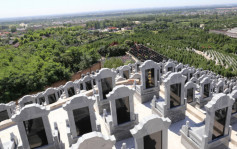 北京墓地成抢手货  殡葬龙头股价创近年新高  毛利率85%远超房企