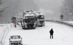 西伯利亚寒流袭欧洲 增至55死交通大混乱