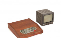 极稀有相思木外壳初代苹果电脑 拍卖料60万美元成交