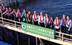 谢展寰陪同国家调研组参观东龙洲现代化海产养殖示范场