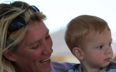 为安抚7岁自闭症儿 澳洲妈坚持喂母乳