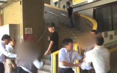 不满被拒随车参加毕业旅行 台家长冲入校园推打校长