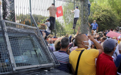突尼斯政局动荡加剧 防长司法部长被革职