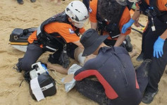 中国游客在南韩海滩遇溺 1人心脏骤停