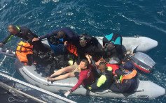 布吉2艘载华人观光船遇5米风浪沉没 最少40死49失踪