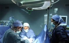 64岁加汉成功移植脸部 成全球最年长换脸病人