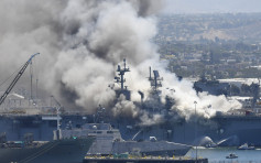 美国两栖攻击舰爆炸大火 浓烟密布酿21伤