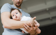 研究：爸爸多撫摸嬰兒  增孩子抗壓力助成長