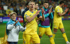 歐國盃｜烏克蘭絕殺反勝冰島躋決賽周 為戰亂國民打氣 總統：烏克蘭人永不退縮！