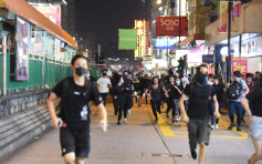 【修例风波】元朗多处纵火争执防暴警放催泪弹 警方制服多人