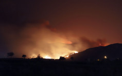 土耳其山火逼近发电厂 沿海村民紧急疏散