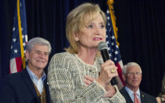 美密州共和党女参议员拿问吊开玩笑捱批 反指批评者过敏