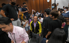 【修例风波】谴责学生包围理大讲师近5小时 教联会：绝非大学生应有行为