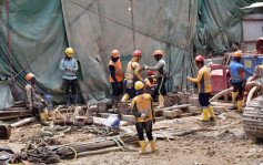 发展局斥「自由亚洲电台」报道失实 建造业工人较输入劳工前升约5%