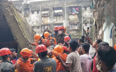 印度孟買民居倒塌 至少8死20多人被困