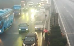 浙江私家车高速公路突切綫 引发18车相撞事故