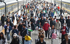 国庆铁路每日发送旅客超1700万人次