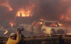 美国加州山火蔓延 至少12人死亡