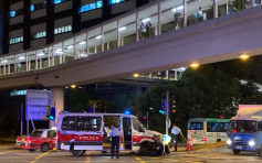 葵涌的士警车相撞 至少3人受伤