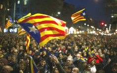 巴塞数百人游行示威 抗议西班牙国王到访