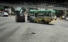 荃灣七人車衝燈險撞小巴 警方跟進調查　