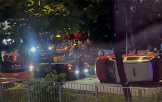 東涌兩車意外 的士被撞至翻側司機受傷送院