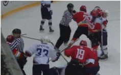 中俄青少年冰球赛爆群殴