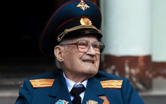 俄羅斯二戰老兵新冠康復出院：我在102歲重生