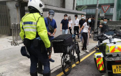 警港島打擊非法電動單車 拘6男包括3名外賣員