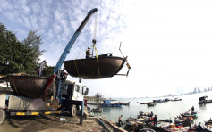 台风「莫拉菲」吹袭越南中部 26渔民失踪