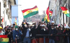 示威者佔國營傳媒總統府警衛拒站崗 玻利維亞總統下台壓力增