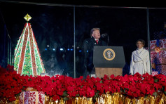 特朗普伉俪主持国家圣诞树亮灯仪式