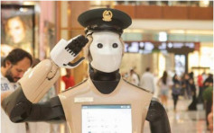 杜拜机械人警察巡商场　懂6种语言
