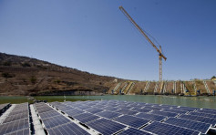 智利太阳能电池板岛启用 漂浮水面善用水力