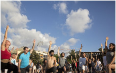 以色列趁国际瑜伽日办大型活动　1500瑜伽席并成大型艺术品