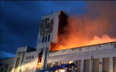 利物浦80年历史地标建筑 惨遭大火吞噬