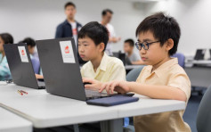 【维港会】信和集团香港创新基金推⼀⼈⼀电脑 支援基层学童网上学习